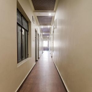 Hotel O Samrat